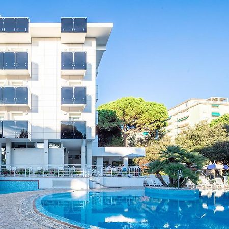 Hotel Ambassador Meuble Линяно Сабиадоро Екстериор снимка