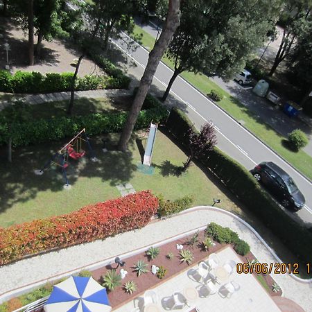 Hotel Ambassador Meuble Линяно Сабиадоро Екстериор снимка