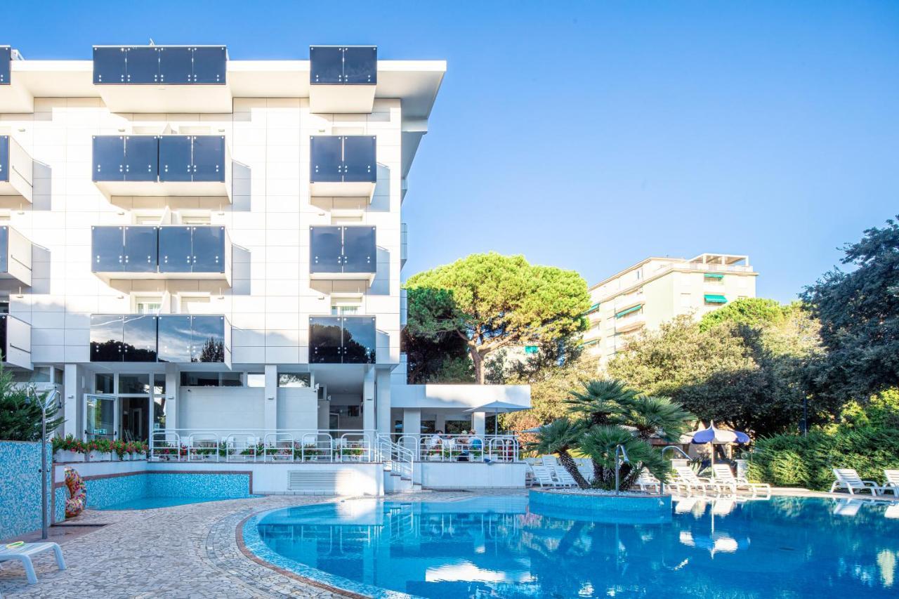 Hotel Ambassador Meuble Линяно Сабиадоро Екстериор снимка