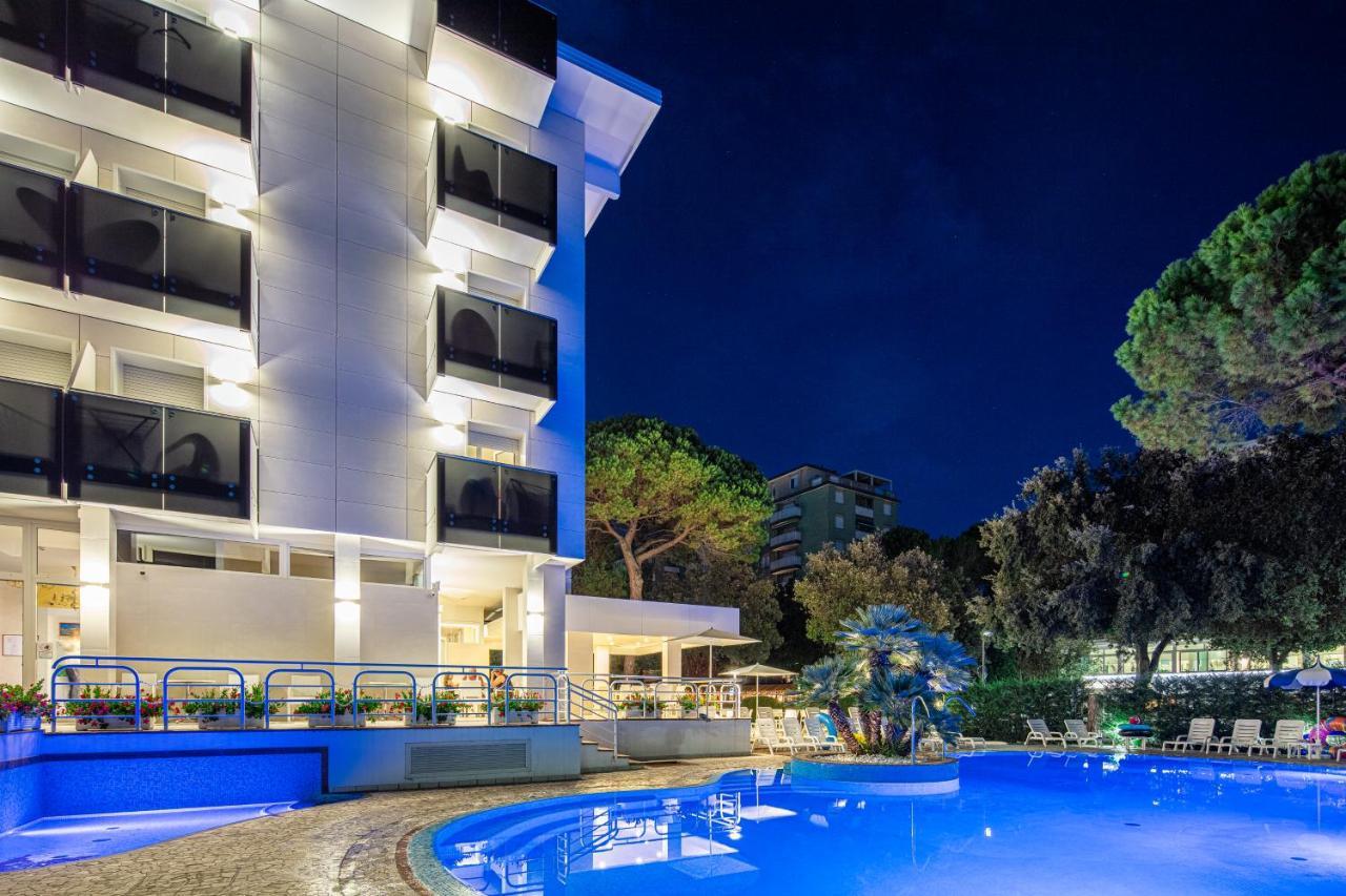Hotel Ambassador Meuble Линяно Сабиадоро Екстериор снимка