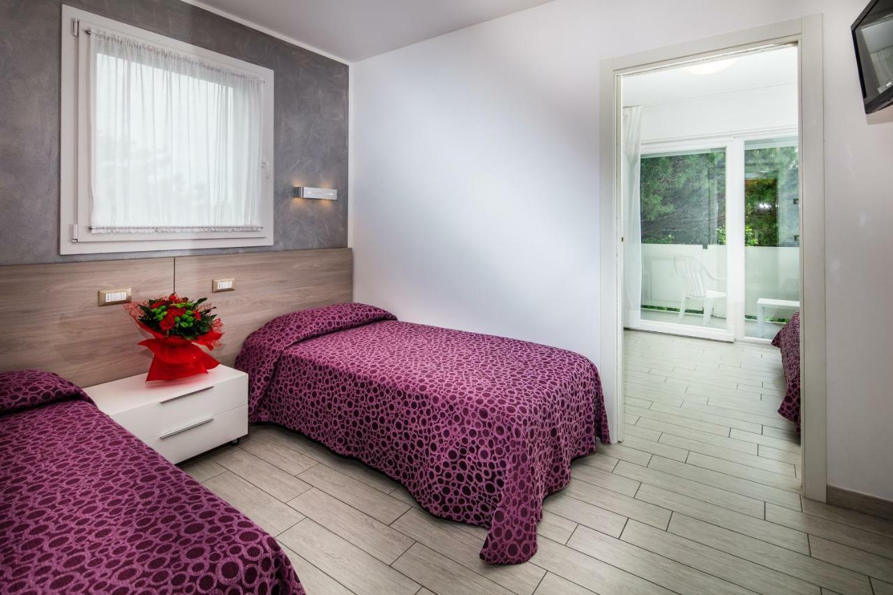 Hotel Ambassador Meuble Линяно Сабиадоро Екстериор снимка