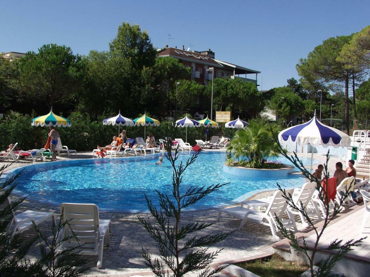 Hotel Ambassador Meuble Линяно Сабиадоро Екстериор снимка