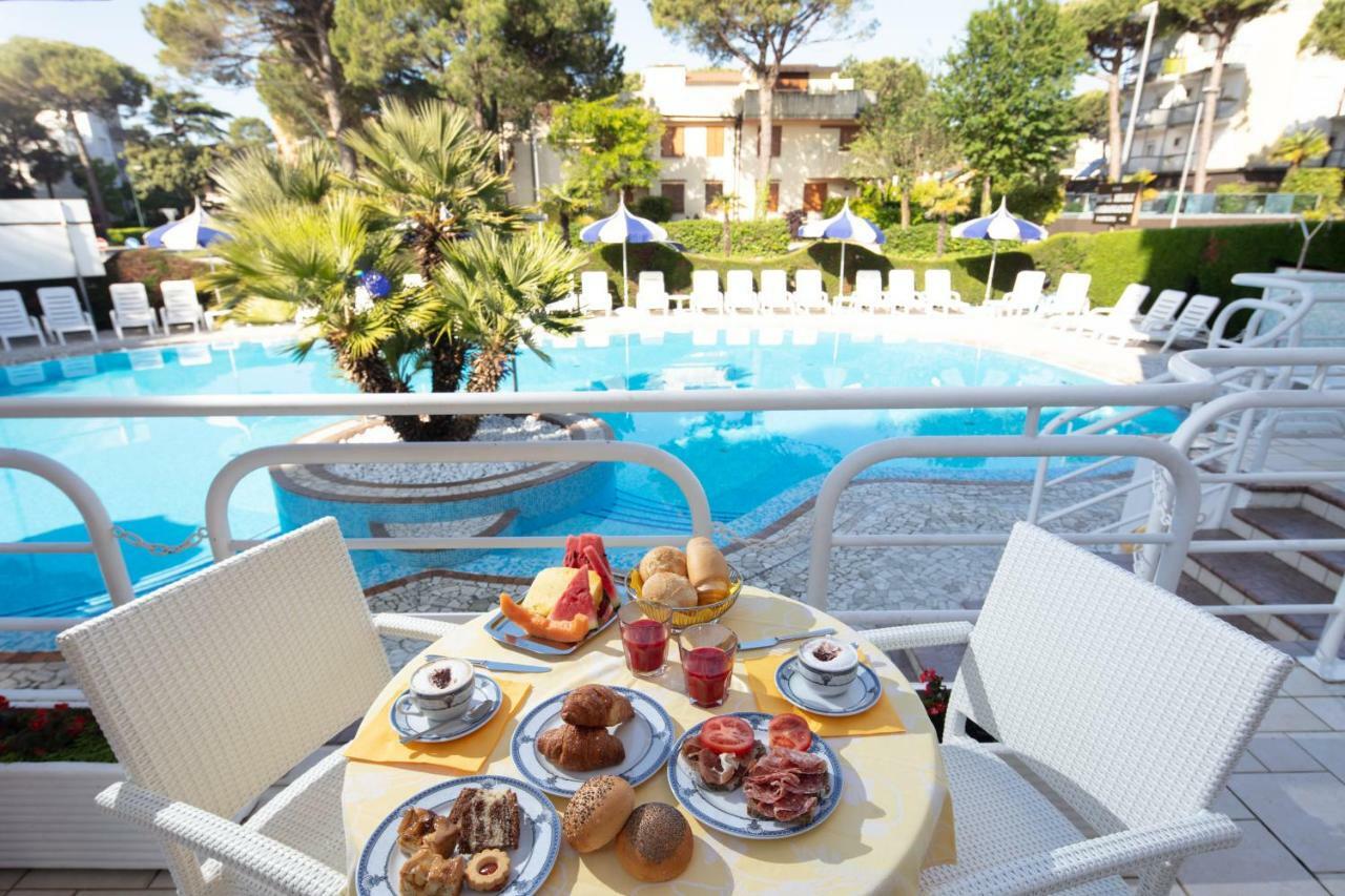Hotel Ambassador Meuble Линяно Сабиадоро Екстериор снимка