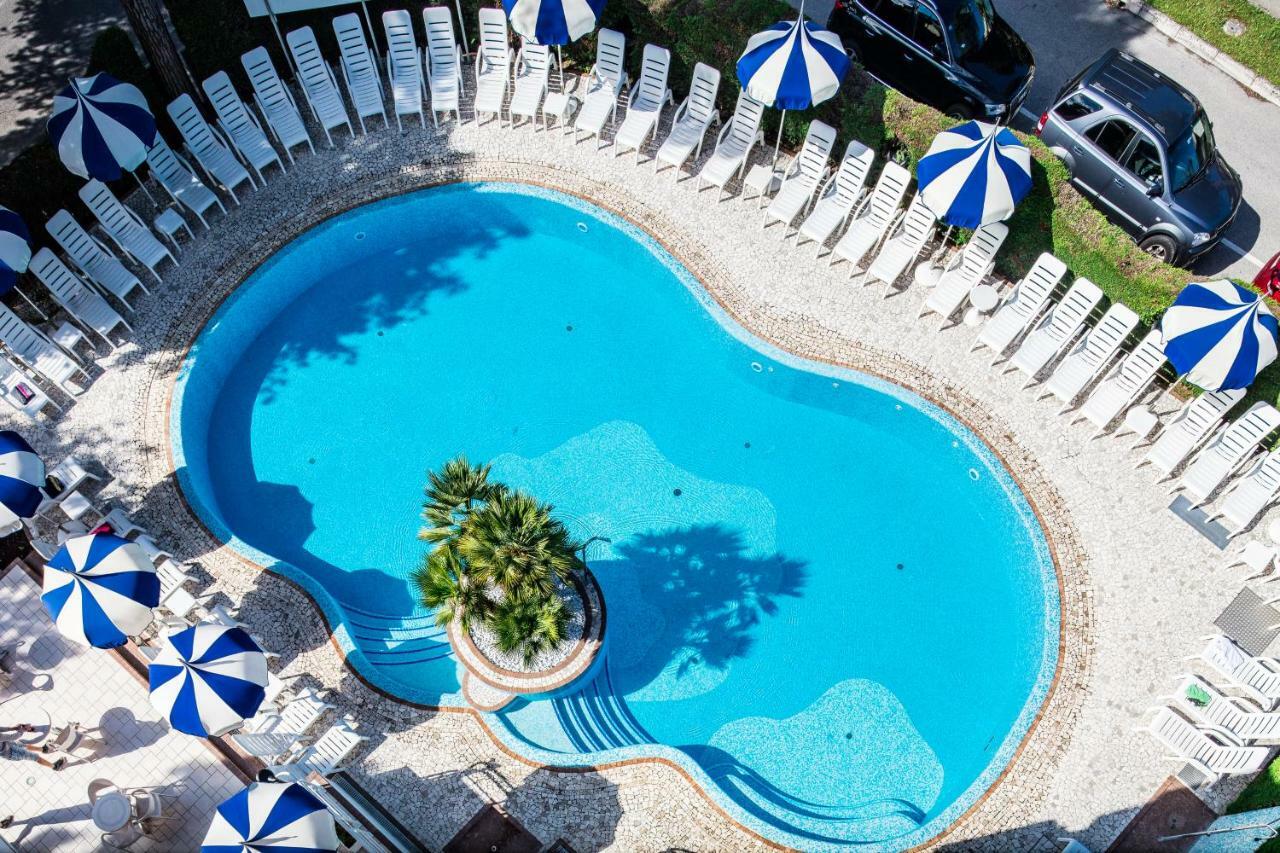 Hotel Ambassador Meuble Линяно Сабиадоро Екстериор снимка