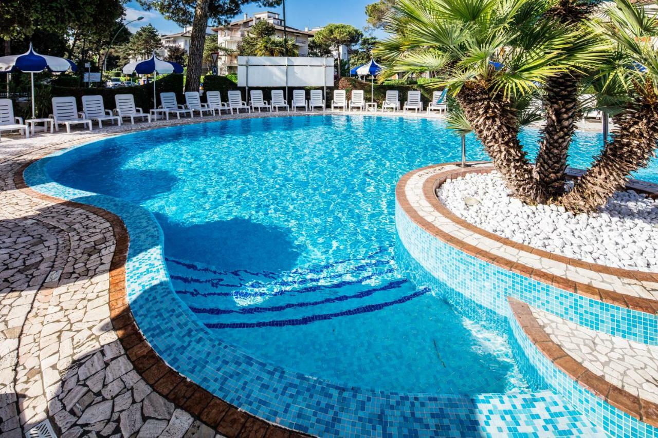 Hotel Ambassador Meuble Линяно Сабиадоро Екстериор снимка